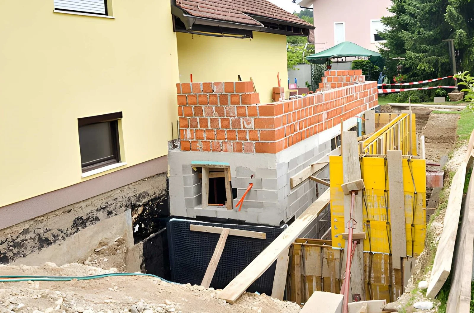 Foundation cracks and damage